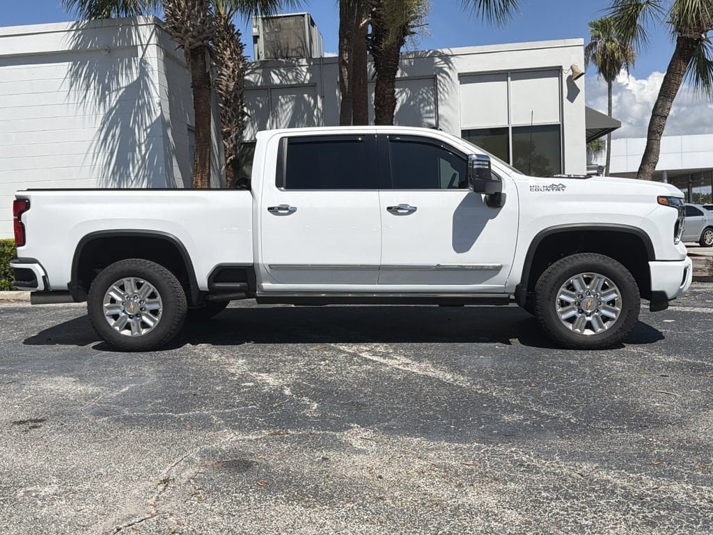 Used 2025 Chevrolet Silverado 3500 High Country w/ Technology Package AWD/4WD image 2