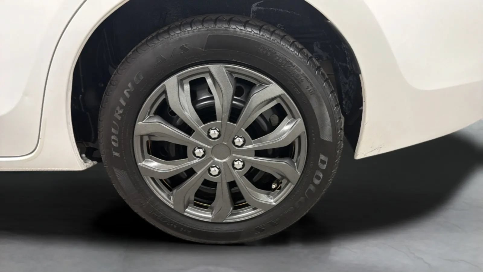 Used 2018 Toyota Corolla LE w/ Carpet Mat Package (TMS) FWD image 28