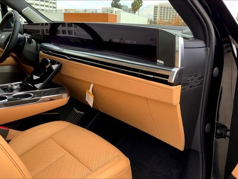 New 2025 Cadillac Escalade IQ Luxury 2 AWD/4WD image 32