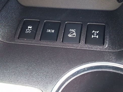 Used 2019 Toyota Highlander XLE AWD/4WD image 28