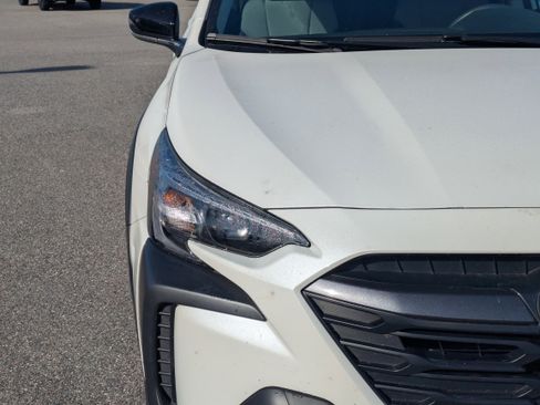 Used 2023 Subaru Outback Premium image 9