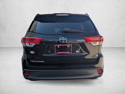 Used 2019 Toyota Highlander LE image 5