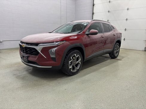 Used 2025 Chevrolet Trax LT w/ Driver Confidence Package image 6