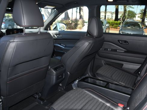 Used 2025 Nissan Pathfinder Rock Creek image 15