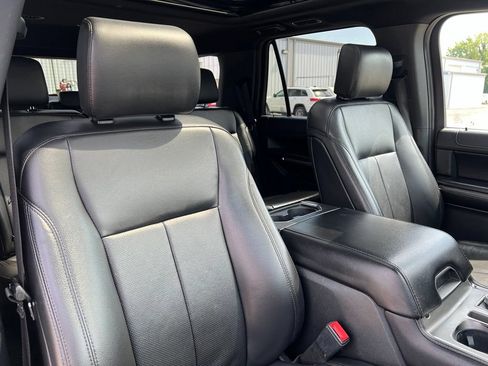 Used 2020 Ford Expedition XLT w/ Equipment Group 202A AWD/4WD image 15