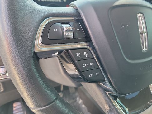 Used 2021 Lincoln Nautilus FWD image 25
