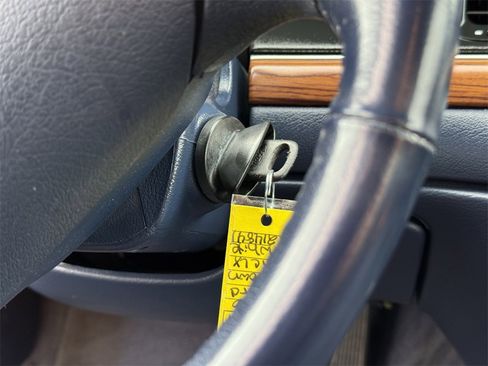 Used 1996 Ford Crown Victoria LX image 24