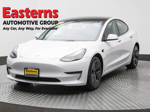 Used 2023 Tesla Model 3 Standard Range RWD image 1