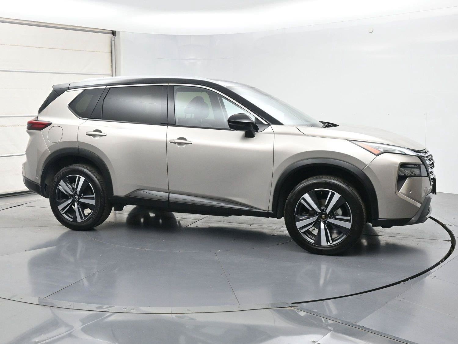 Certified 2025 Nissan Rogue SL w/ SL Premium Package AWD/4WD image 26