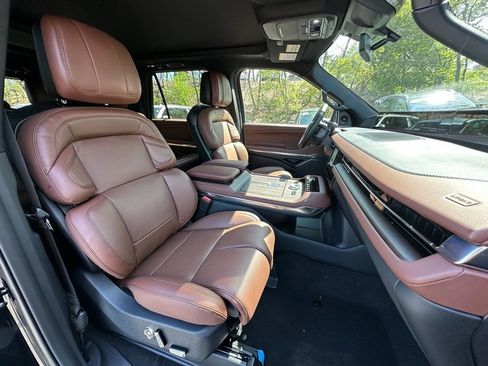 New 2026 Lincoln Navigator Reserve AWD/4WD image 22