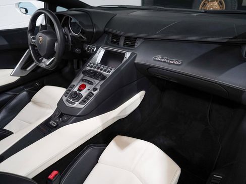 Used 2014 Lamborghini Aventador LP 700-4 image 17