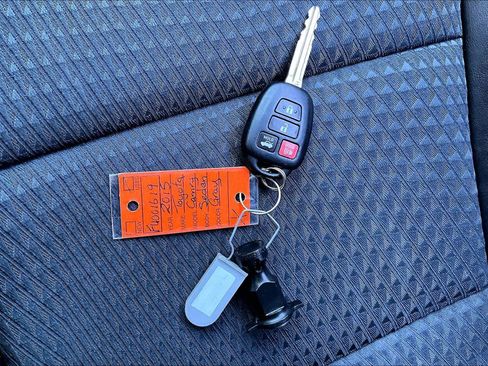 Used 2015 Toyota Camry SE FWD image 15