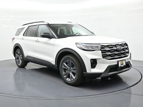 New 2026 Ford Explorer Active w/ Active Comfort Package AWD/4WD image 4