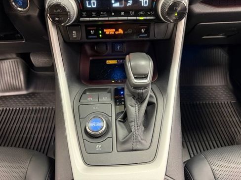Used 2022 Toyota RAV4 Limited AWD/4WD image 14