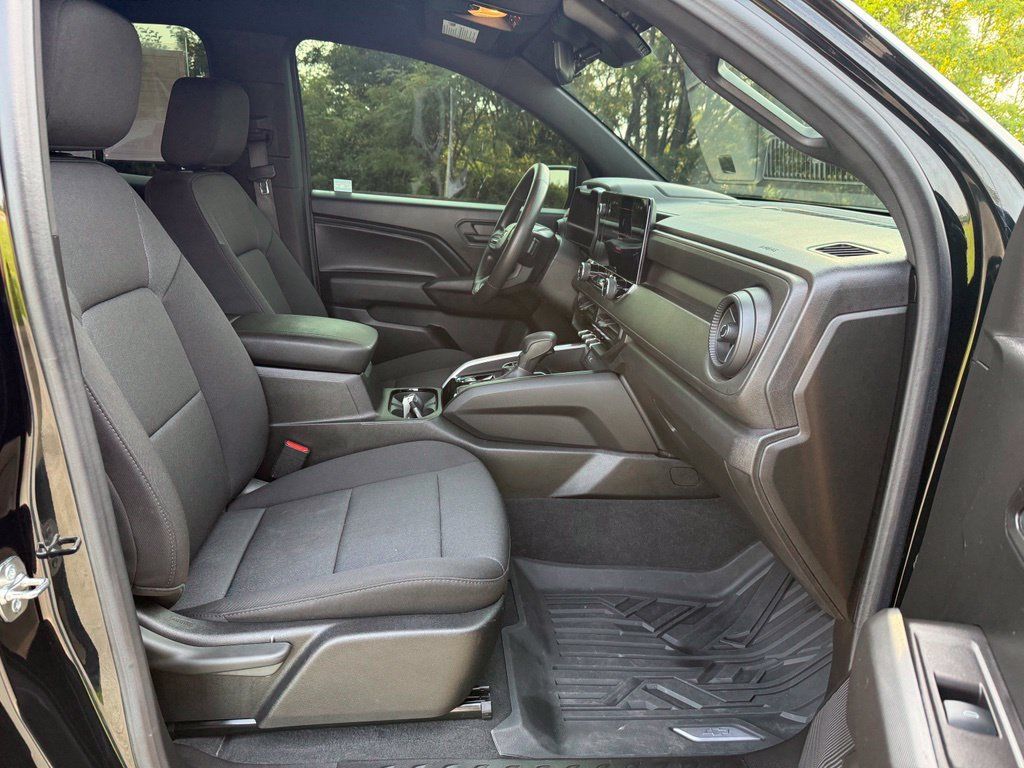 Used 2024 Chevrolet Colorado Trail Boss w/ Technology Package AWD/4WD image 15