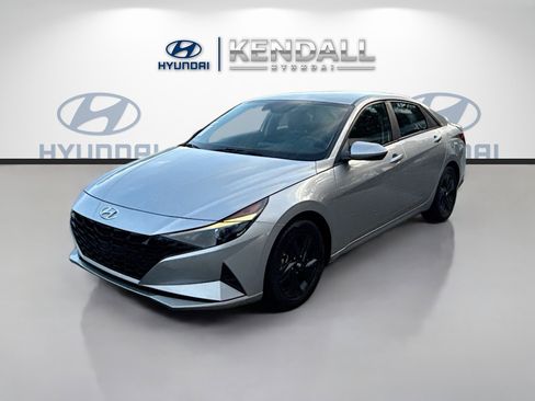 Used 2023 Hyundai Elantra SEL w/ Cargo Package image 3