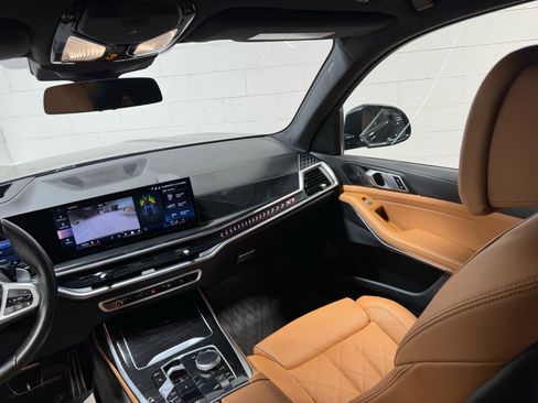 Used 2024 BMW X7 xDrive40i w/ M Sport Package AWD/4WD image 34
