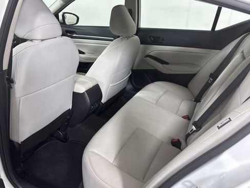 Used 2023 Nissan Altima 2.5 SV FWD image 15