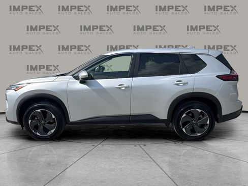 Used 2025 Nissan Rogue SV AWD/4WD image 2