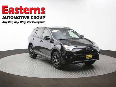 Used 2018 Toyota RAV4 SE image 37