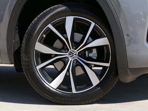 New 2026 Volkswagen Atlas Cross Sport SEL Premium R-Line AWD/4WD image 2