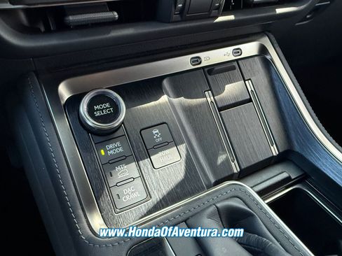 Used 2024 Lexus GX 550 AWD/4WD image 27
