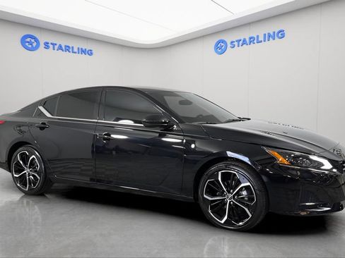 Used 2024 Nissan Altima 2.5 SR FWD image 12
