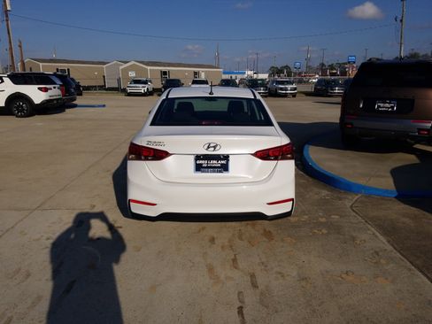 Used 2022 Hyundai Accent SE image 6