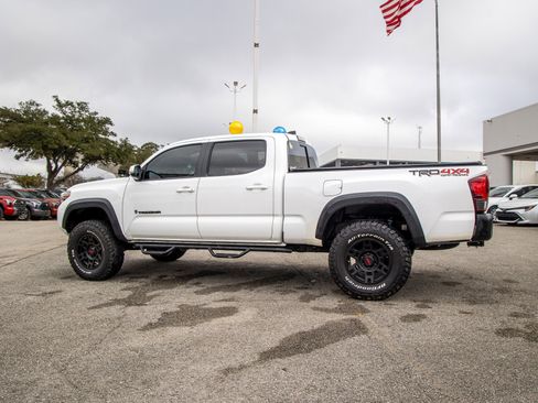 Used 2018 Toyota Tacoma SR5 image 11