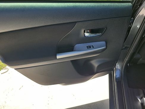 Used 2016 Toyota Prius V Three image 10