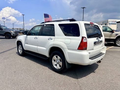 Used 2007 Toyota 4Runner SR5 AWD/4WD image 4
