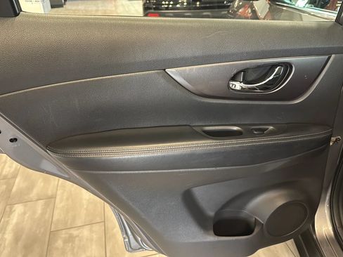 Used 2015 Nissan Rogue S FWD image 21