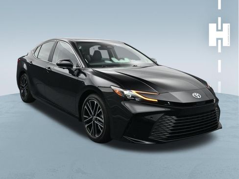 Used 2025 Toyota Camry XLE w/ Premium Plus Package FWD image 1