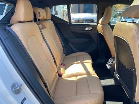Used 2022 Volvo XC40 T5 Inscription w/ Climate Package image 27