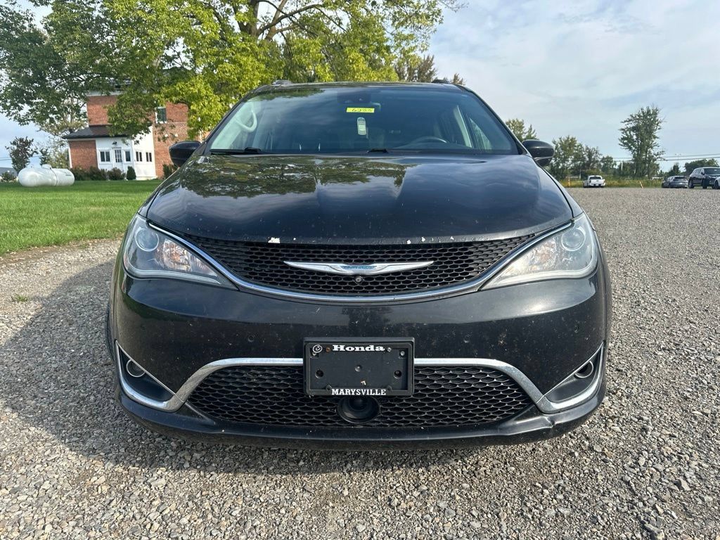 Used 2017 Chrysler Pacifica Touring-L Plus w/ Advanced Safetytec Group FWD image 2