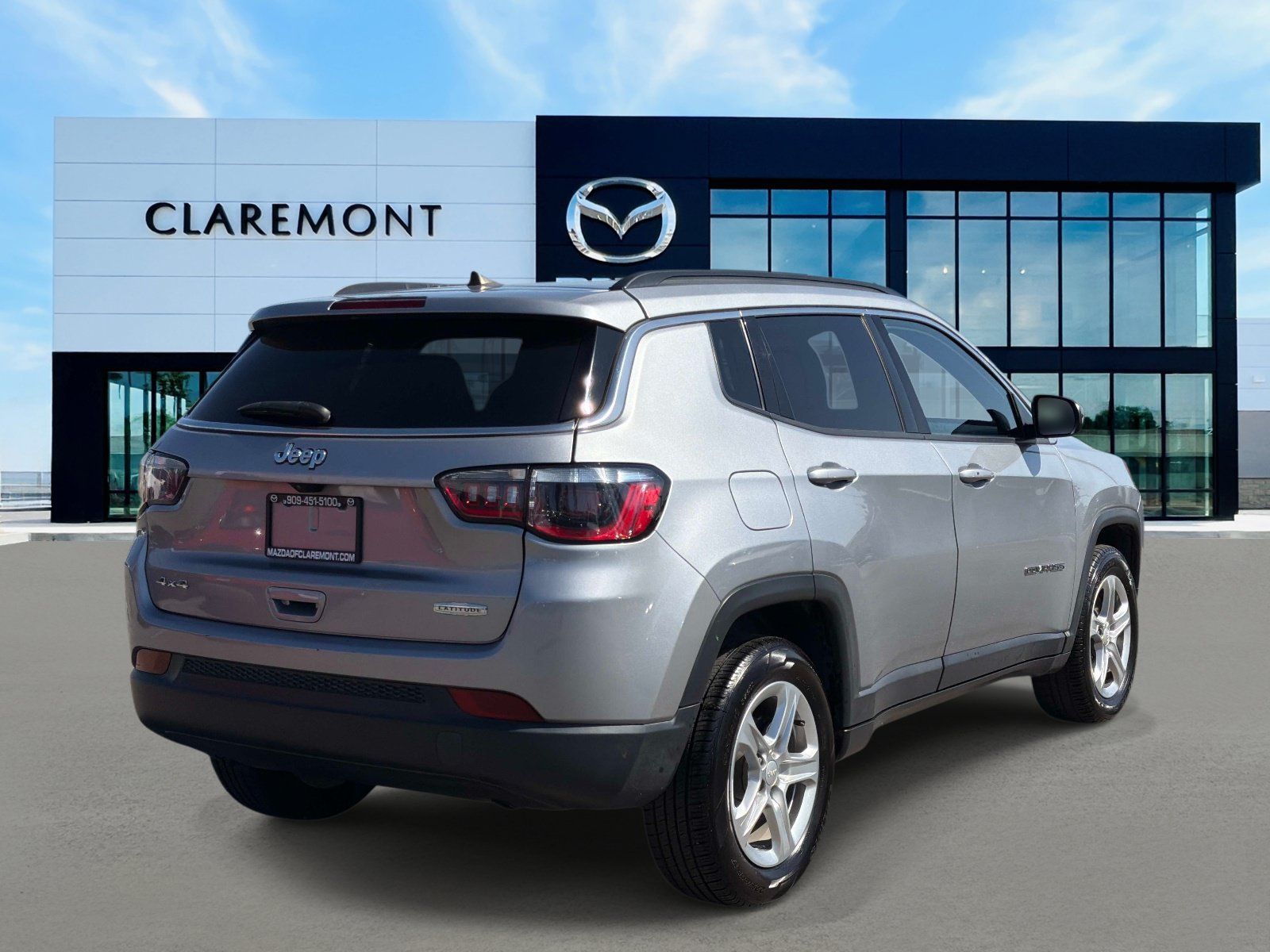 Used 2024 Jeep Compass Latitude AWD/4WD image 5