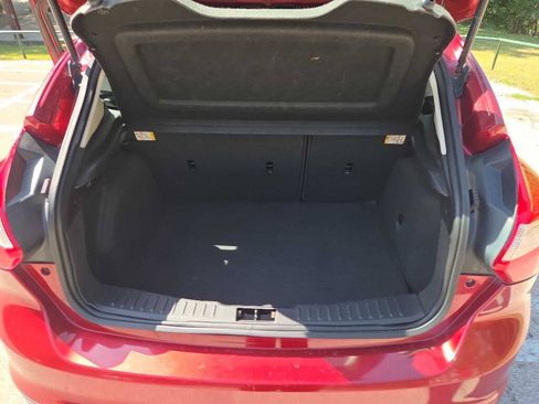 Used 2013 Ford Focus SE w/ SE Winter Pkg FWD image 19