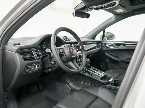 New 2026 Porsche Macan image 4