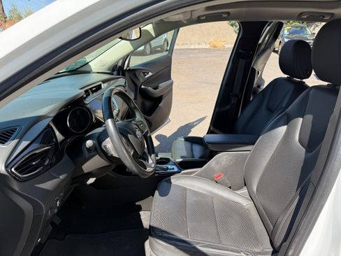 Used 2021 Buick Encore GX Essence w/ Experience Buick Package image 5