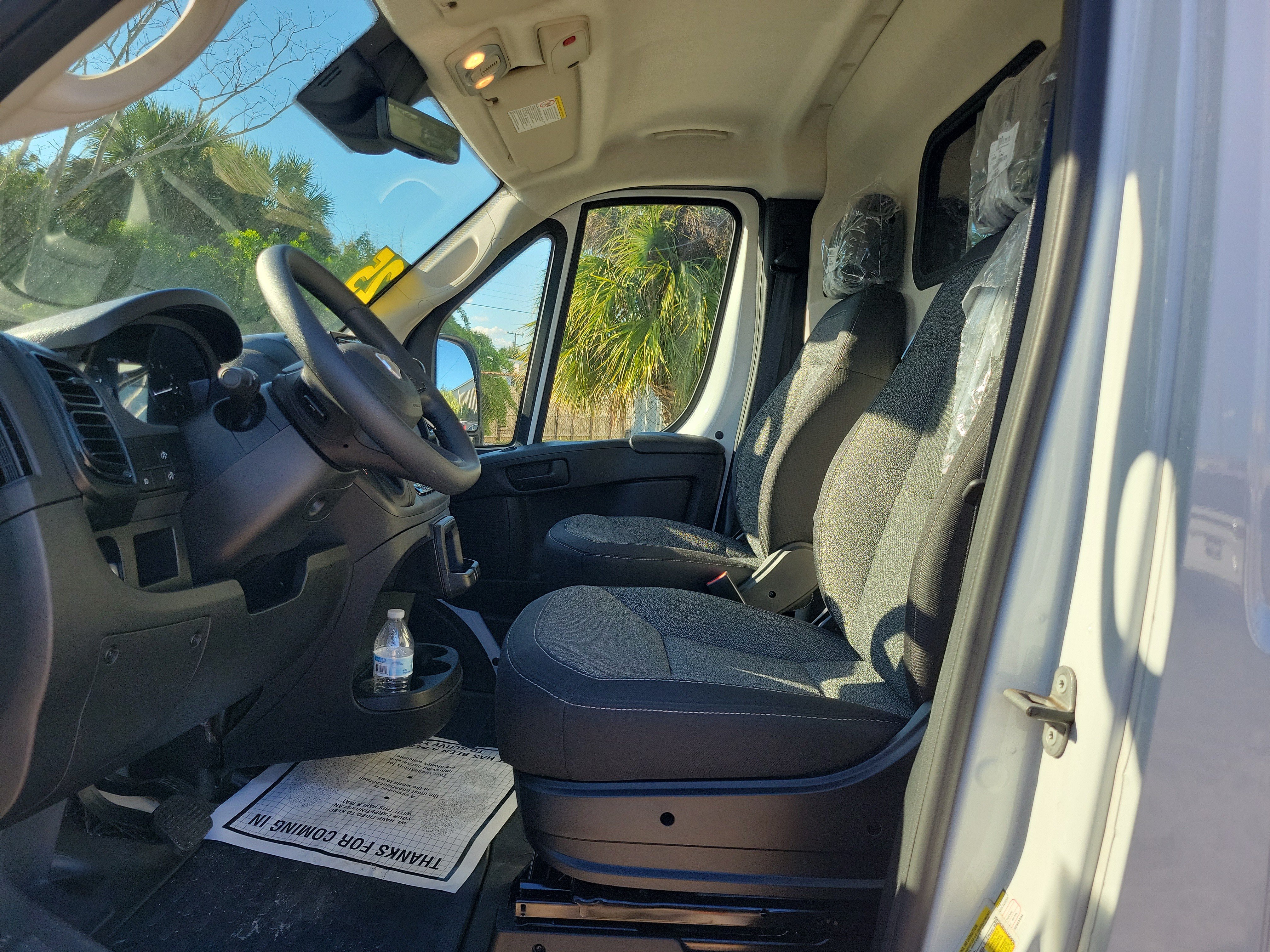 Used 2025 RAM ProMaster 2500 w/ Safety Group FWD image 8