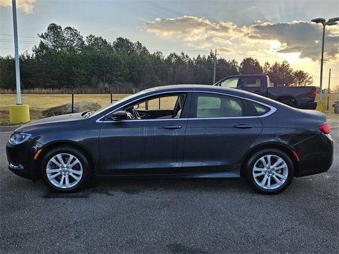 Used 2017 Chrysler 200 Limited Platinum w/ Comfort & Convenience Group image 5