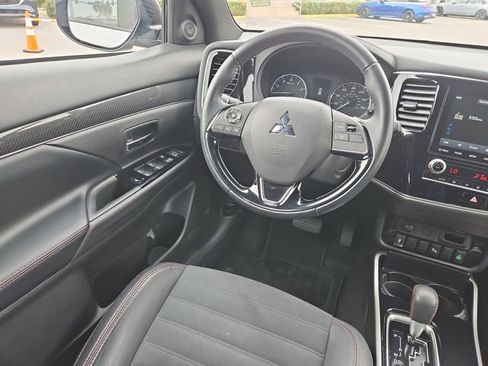 Used 2020 Mitsubishi Outlander SE image 8