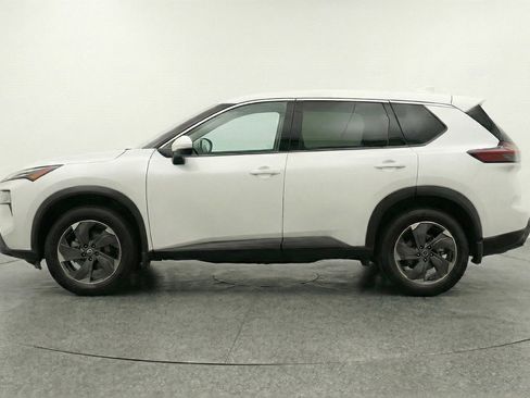 Used 2025 Nissan Rogue SV image 5