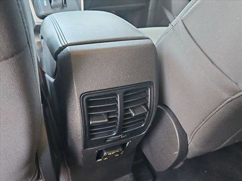 Used 2015 Ford Escape SE w/ Equipment Group 201A image 17