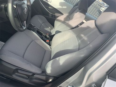 Used 2025 Toyota Corolla SE image 18