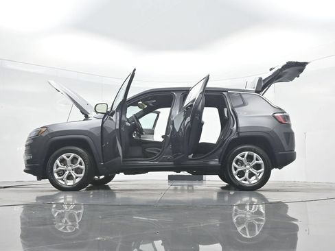 Used 2024 Jeep Compass Sport AWD/4WD image 57