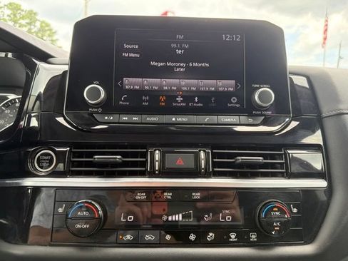 Used 2024 Nissan Pathfinder SV FWD image 29