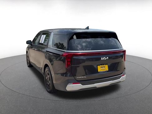 Used 2026 Kia Carnival FWD image 11