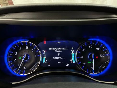 Used 2023 Chrysler Pacifica Touring-L FWD image 15