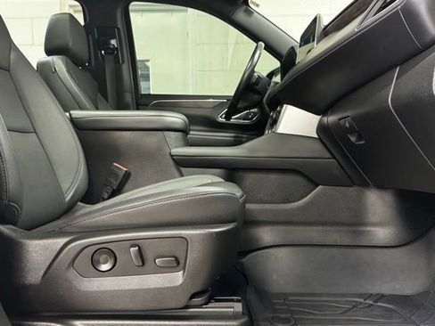 Used 2022 Chevrolet Suburban LT w/ Luxury Package image 5